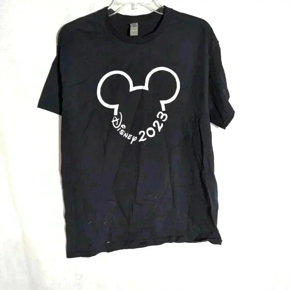 Black Disney 2023 Mickey Mouse outline tshirt sz L